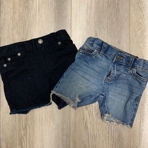 Bundle of Carter’s baby shorts size 9m